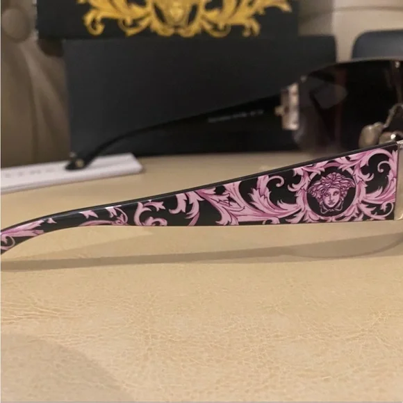 ✨Versace sunglasses 😎 - Picture 7 of 7